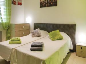 Hebergement Four-Bedroom Holiday Home in Mountboucher sur Jabro : photos des chambres