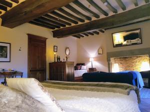 Chambres d'hotes/B&B Le CDV - Bar Lounge & Chambres Insolites : Suite avec Baignoire Spa