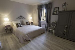 Chambres d'hotes/B&B la table des douceurs : Chambre Double - Vue sur Jardin
