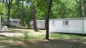 Hebergement Le Camping de Villandraut : photos des chambres