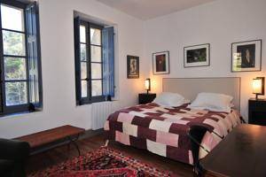 Chambres d'hotes/B&B La Forge de Montolieu : Chambre Lit King-Size - Vue sur Jardin