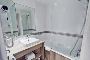 Hotel Kyriad Prestige Le Bourget - Aeroport : photos des chambres