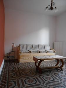 Hebergement L Hote Saison : Maison de Vacances