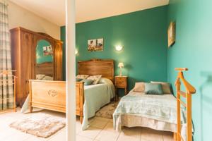 Chambres d'hotes/B&B Le Couvent en Bazois : Chambre Double - Vue sur Jardin