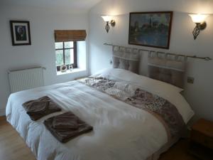 Chambres d'hotes/B&B Maison Blanc : Chambre Double avec Salle de Bains Privative