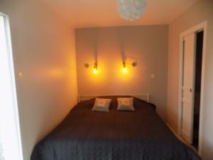 Chambres d'hotes/B&B laurene : Chambre Lit King-Size - Vue sur Jardin