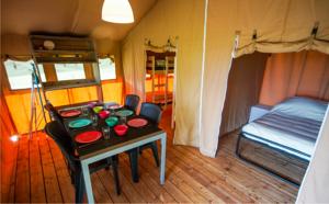Hebergement Safari tent at Camping le Rotja : photos des chambres