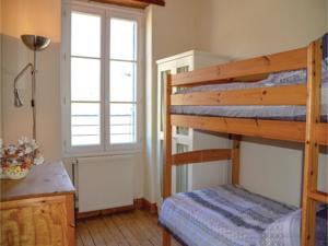 Hebergement Three-Bedroom Holiday Home in Civray s/Esves : photos des chambres