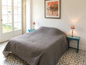 Hebergement Five-Bedroom Holiday Home in La Roche St Secret : photos des chambres