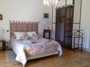 Chambres d'hotes/B&B Chateau De Benac : Chambre Double - Vue sur Jardin