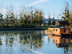 Hebergement Les Lodges du Canal de Bourgogne : photos des chambres