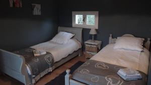 Chambres d'hotes/B&B La Tour Cajou : Chambre Lits Jumeaux - Vue sur Jardin
