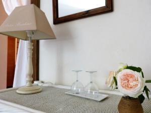 Chambres d'hotes/B&B Mas des Bougainvillees : Chambre Double - Vue sur Jardin