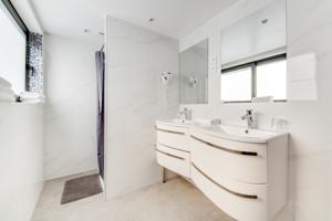 Brit Hotel Porte d’Espagne*** : photos des chambres