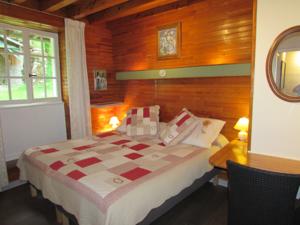 Chambres d'hotes/B&B Auberge Chez Soi : Chambre Familiale avec Salle de Bains Privative