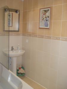 Hebergement village house 30 minutes from the sea : photos des chambres