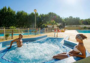 Hebergement Mobil Home dans Parc des 7 Fonts : photos des chambres