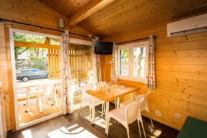 Hebergement Camping Le Bois Fleuri : photos des chambres