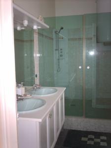 Chambres d'hotes/B&B Chateau Ardilleux : Chambre Familiale