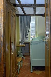 Chambres d'hotes/B&B Un Mas en Ville : Chambre Simple avec Salle de Bains Extérieure Privative
