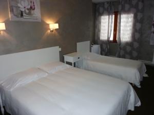 Hotel les Glycines : Chambre Quadruple
