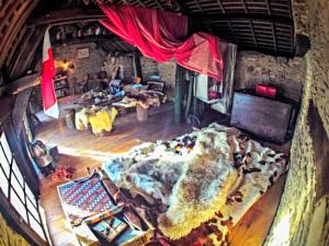 Hebergement Authentic Knight's Templar Chamber at Chateau Le Mur : photos des chambres