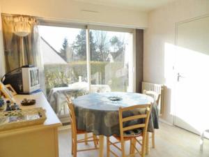 Appartement Cabourg - 2 Pieces - Vue jardin : photos des chambres