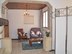 Hebergement One-Bedroom Holiday Home in Pelissanne : photos des chambres