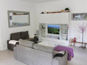 Hebergement Six-Bedroom Holiday Home in Montelimar : photos des chambres
