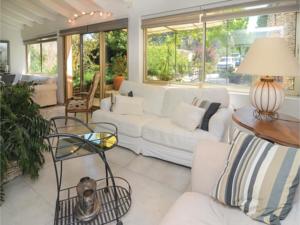 Hebergement Holiday home Saint-Chamas with Outdoor Swimming Pool 420 : photos des chambres
