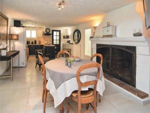 Hebergement Holiday home Saint-Chamas with Outdoor Swimming Pool 420 : photos des chambres