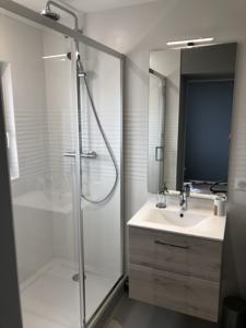Appartement vue mer refait a neuf : photos des chambres