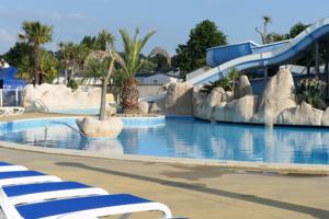 Hebergement Mobil-Home Camping 5* piscine a 500 m de la mer : photos des chambres