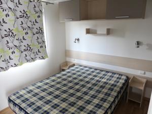 Hebergement Mobil-Home Camping 5* piscine a 500 m de la mer : photos des chambres