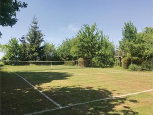 Hebergement Three-Bedroom Holiday Home in Civray s/Esves : photos des chambres