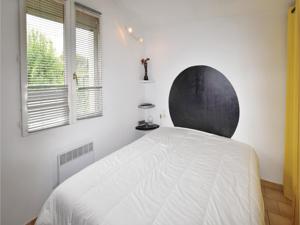 Hebergement Four-Bedroom Holiday Home in Valreas : photos des chambres