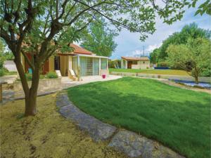 Hebergement Four-Bedroom Holiday Home in Valreas : photos des chambres