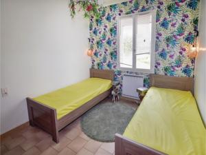 Hebergement Four-Bedroom Holiday Home in Valreas : photos des chambres