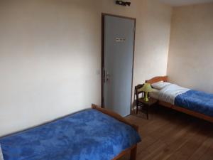 Hebergement Gite Chateau Sainte Colombe : Chambre Lits Jumeaux avec Salle de Bains Privative