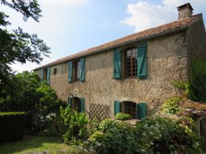 Hebergement le presbytere de Montaigut : Maison 3 Chambres