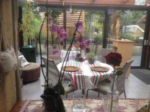Chambres d'hotes/B&B B&B 2 Zen Etape : Chambre Lit King-Size - Vue sur Jardin