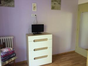 Appartement T2 au calme a 5mn du centre ville, garage et parking prives : photos des chambres