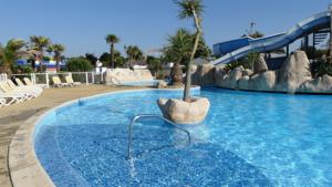 Hebergement Mobil-Home Camping 5* piscine a 500 m de la mer : photos des chambres