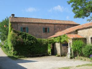 Hebergement le presbytere de Montaigut : photos des chambres