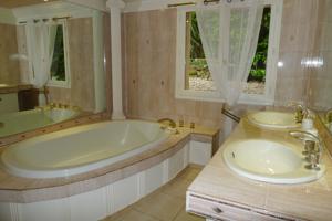 Hebergement LA ROHIERE - Tourrette-Levens : photos des chambres