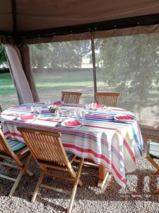 Chambres d'hotes/B&B Chambres d'Hotes - Domaine Des Perrieres : photos des chambres