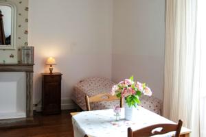 Hebergement Domaine de Chantageasse : Chambre Familiale - Vue sur Jardin