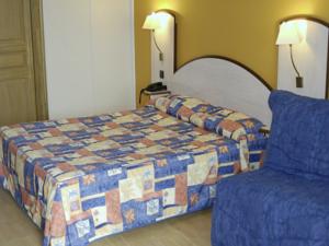 Hotel Logis Des Sources : Chambre Triple Standard