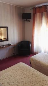 Hotel Le Ponant : Chambre Lits Jumeaux - Vue sur Ville