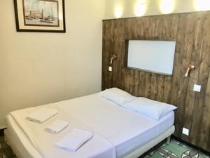Hotel Le Centre : Chambre Simple Basique avec Douche et Toilettes Communes